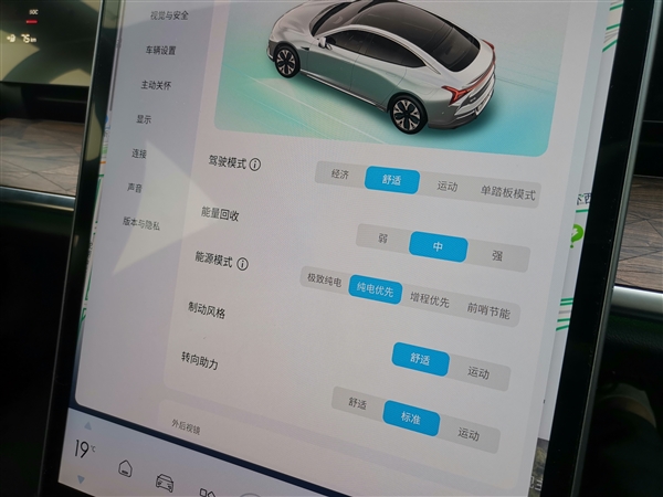 君子动口不动手 开了三天哪吒S:用嘴就能控全车