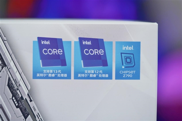 纯白PCB夺目!影驰Z790金属大师D5 Wi-Fi白金版图赏