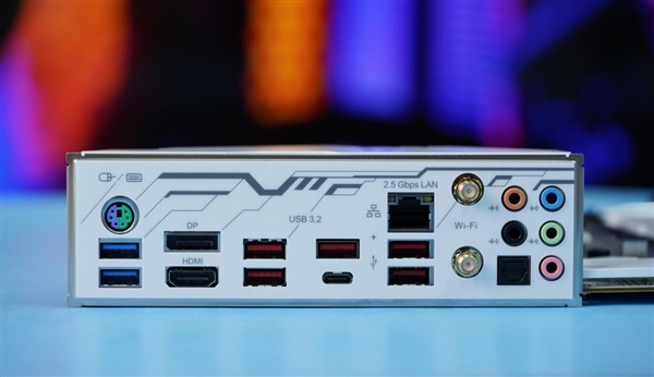 纯白PCB夺目!影驰Z790金属大师D5 Wi-Fi白金版图赏