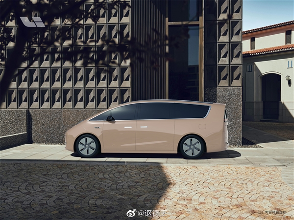 博主自制理想纯电MPV效果图 李想:和实车比能打60分了