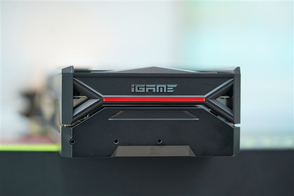 独特磁吸智屏！七彩虹iGame RTX 4070 Vulcan OC显卡图赏