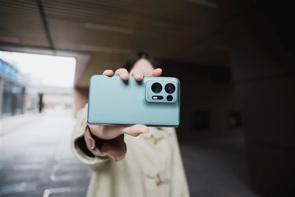 233克的OPPO Find N2：能打破折叠屏手机的窘境么？