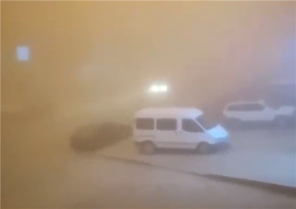 形同末日!四子王旗沙尘暴红警:天空变橙红色