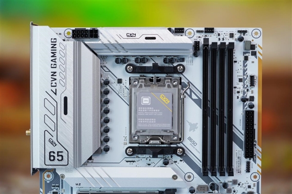 白色攒机首先!七彩虹CVN B650 GAMING FROZEN V14主板图赏