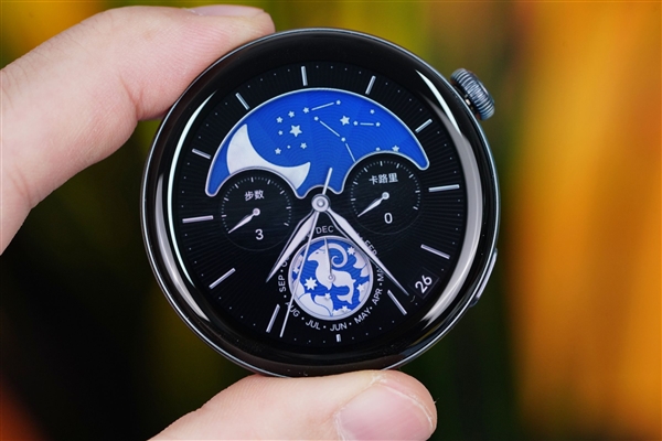 高颜值3D弧面表镜！iQOO WATCH图赏