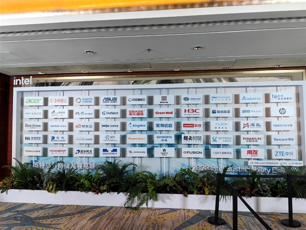 Intel CEO基辛格第一次以新身份访华:中国的增长让我兴奋!