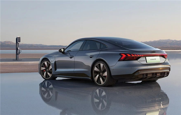 家族最帅纯电跑车！奥迪e-tron GT上市：售99.98万限量20台