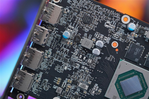 硬刚RTX 4060 Ti！AMD RX 7600图赏
