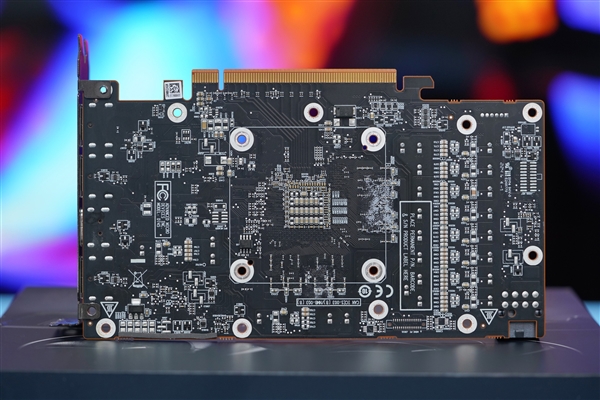 硬刚RTX 4060 Ti！AMD RX 7600图赏