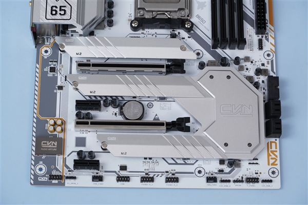白色攒机首先!七彩虹CVN B650 GAMING FROZEN V14主板图赏
