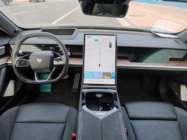 君子动口不动手 开了三天哪吒S:用嘴就能控全车