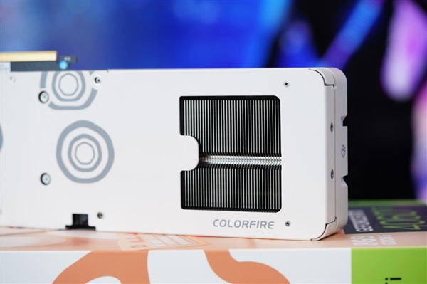 年轻人的第一只“大橘”!COLORFIRE RTX 4060 Ti橘影橙图赏