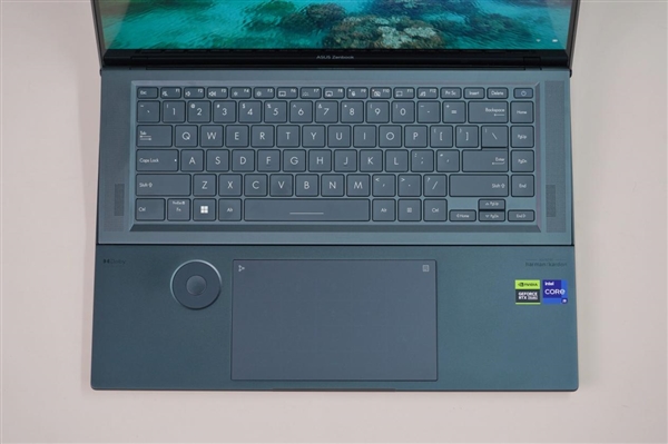 CPU、内存合二为一!华硕灵耀X Ultra图赏