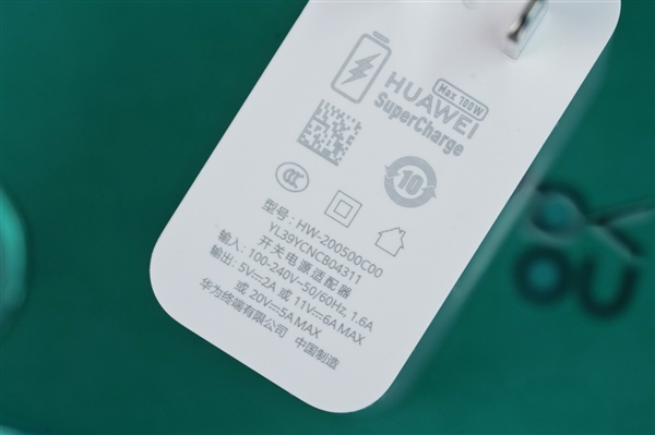 11号色靓丽吸睛！华为nova 11 Ultra图赏