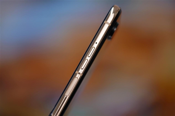 4英寸超大无界外屏 小折叠moto razr 50 Ultra图赏