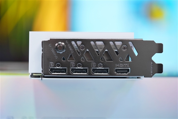 高颜值波普风！七彩虹RTX 4060 Ti Ultra W OC显卡图赏