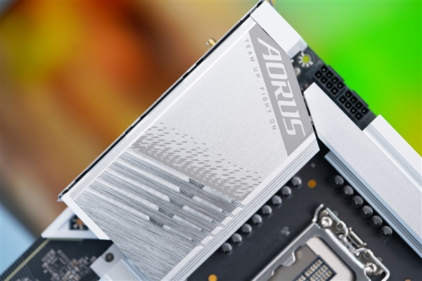 新一代小雕！技嘉Z790 AORUS ELITE AX主板图赏