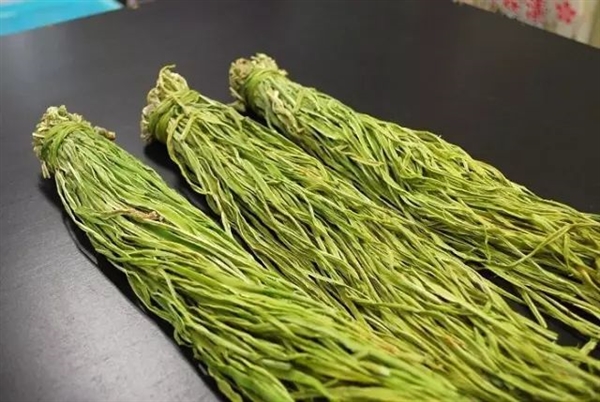 火锅里咬起来咯吱咯吱的“贡菜”:究竟是什么?