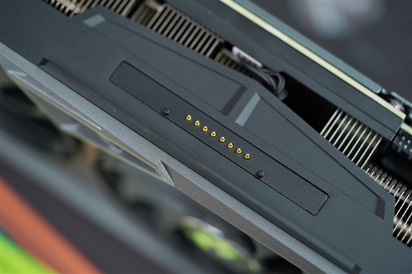 独特磁吸智屏！七彩虹iGame RTX 4070 Vulcan OC显卡图赏
