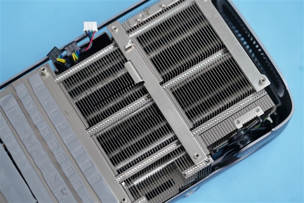 罕见5风扇设计!铭瑄RTX 4070 Ti MGG OC12G显卡图赏