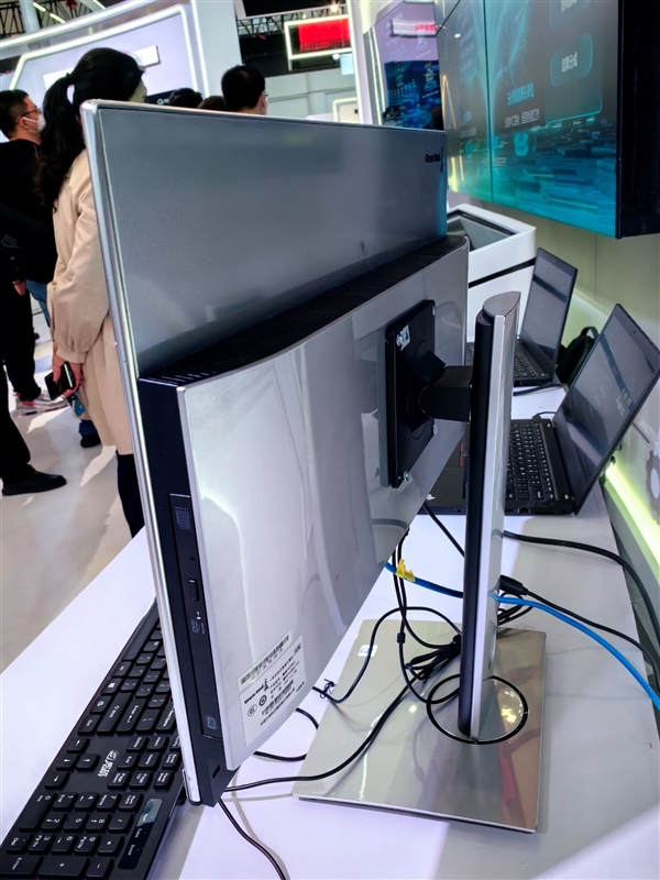 感受下真正全国产的服务器、PC！能硬 也能软