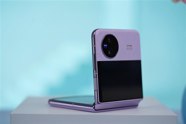 3英寸最大外屏!小折叠vivo X Flip图赏