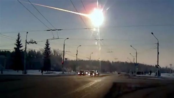 火流星频繁在城市上空爆裂:为啥不用防空导弹打掉它们?