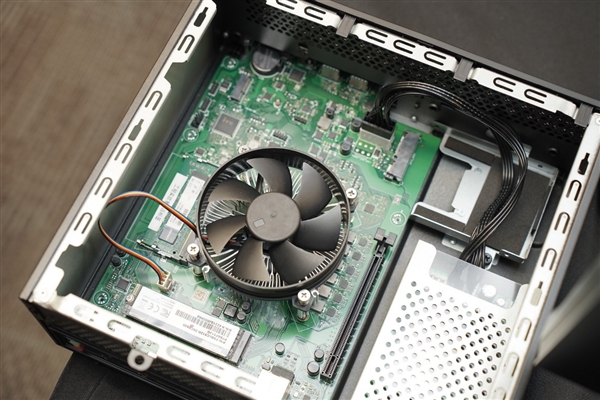 Intel倡导全新绿色商用电脑理念:小机箱内大天地、氮化镓电源神了