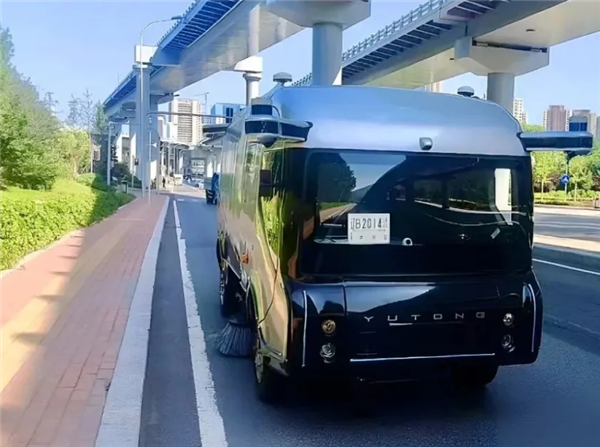 大连首个自动驾驶车队来了！ 文远知行L4级无人驾驶小巴、环卫车正式投入运营