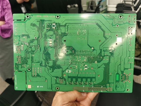 Intel倡导全新绿色商用电脑理念:小机箱内大天地、氮化镓电源神了