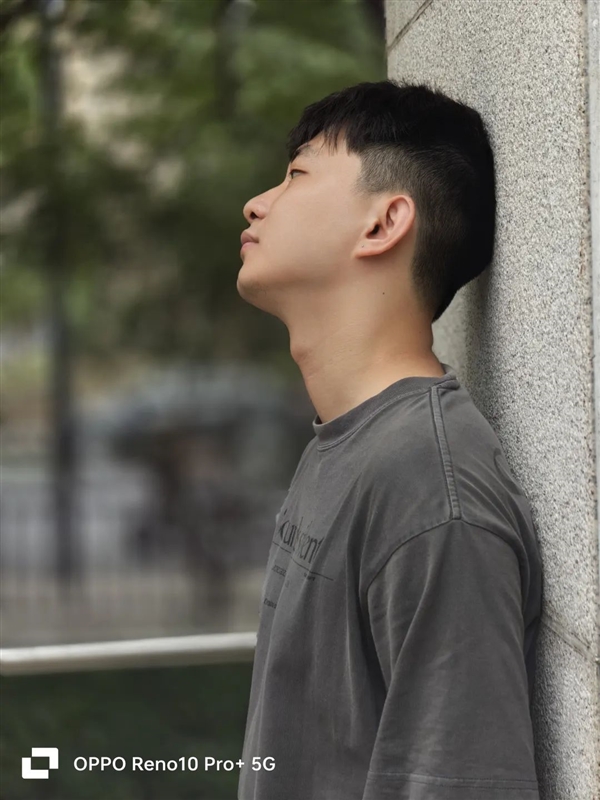 用3倍潜望长焦拍人像!自研马里亚纳谢幕!OPPO可真会整活