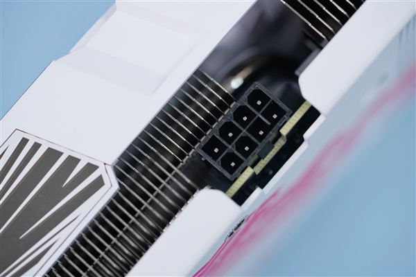 高颜值波普风！七彩虹RTX 4060 Ti Ultra W OC显卡图赏