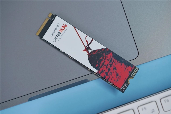国产主控闪存、满血PCIe 4.0!七彩虹战戟CN700 1TB SSD图赏