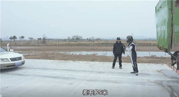 高速路遇紧急情况该踩死刹车还是点刹：博主实测破除流言