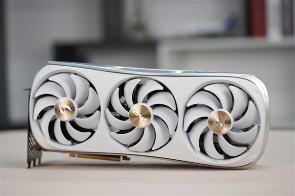 清幽雅致 索泰RTX 4080 AMP EXTREME AIRO月白图赏