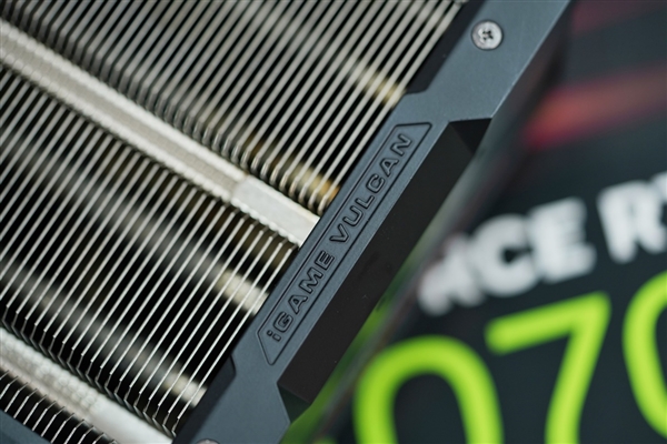 独特磁吸智屏！七彩虹iGame RTX 4070 Vulcan OC显卡图赏