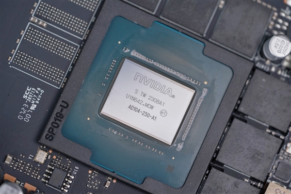 通体白色高颜值!铭瑄RTX 4070 iCraft OS12G瑷珈显卡图赏