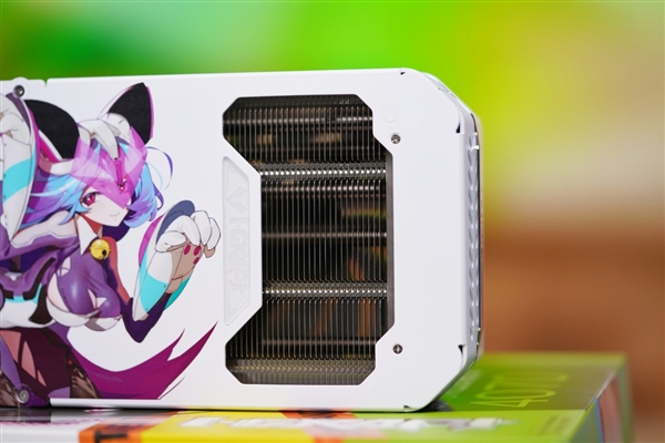 通体白色高颜值!铭瑄RTX 4070 iCraft OS12G瑷珈显卡图赏