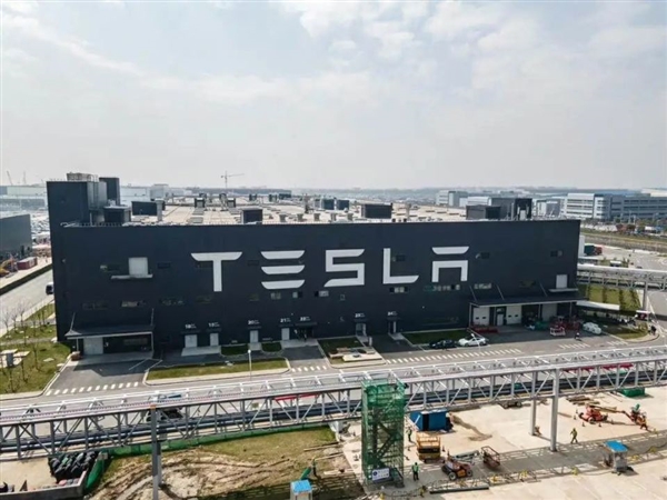 马斯克自曝继续降价！0利润也要卖车 18万的Model 3还会远吗