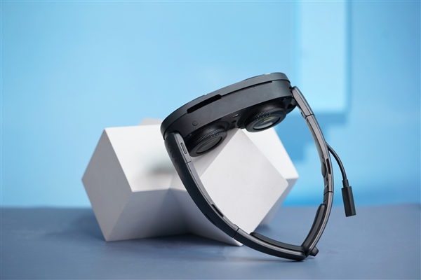 HTC首款XR一体机!9888元VIVE XR精英套装图赏