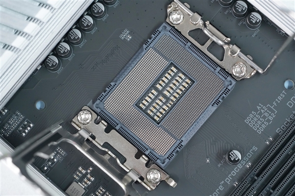 新一代小雕！技嘉Z790 AORUS ELITE AX主板图赏