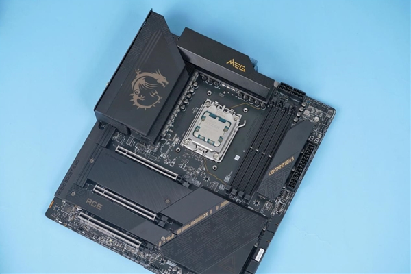 游戏默秒全!AMD锐龙9 7950X3D图赏