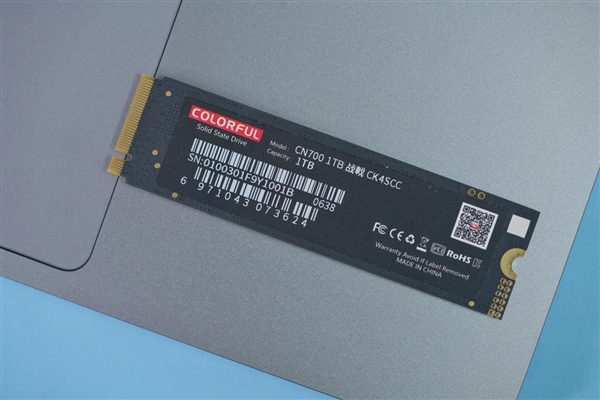 国产主控闪存、满血PCIe 4.0!七彩虹战戟CN700 1TB SSD图赏