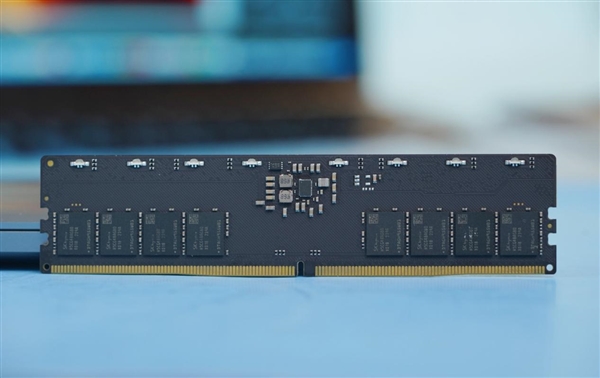 狂飙8000MHz!朗科Z RGB DDR5-8000 16GB电镀银内存图赏