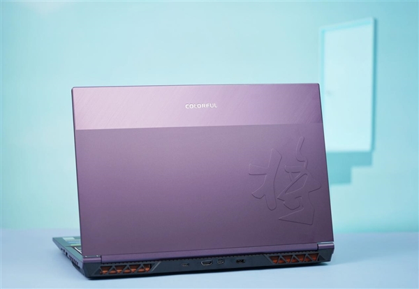 RTX 4060售价6999元 七彩虹将星X15 AT游戏本图赏