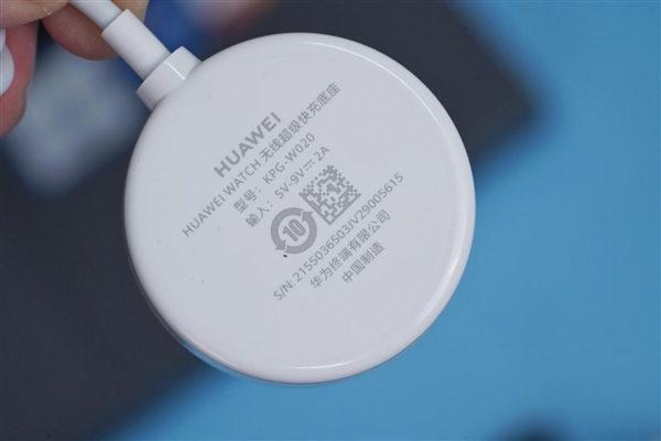 全球首款支持双向北斗卫星消息!华为WATCH Ultimate非凡大师图赏