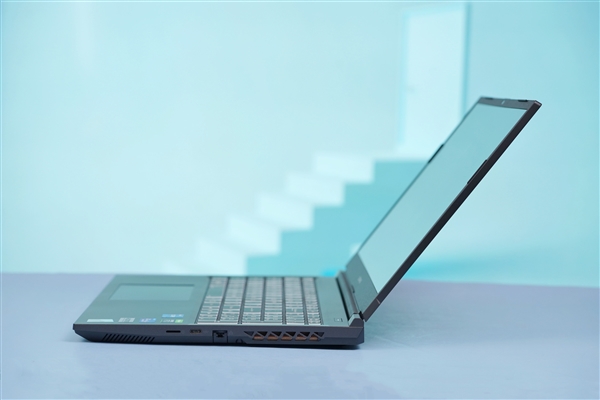 i7-12650H+3050仅4699元!七彩虹将星X15游戏本图赏