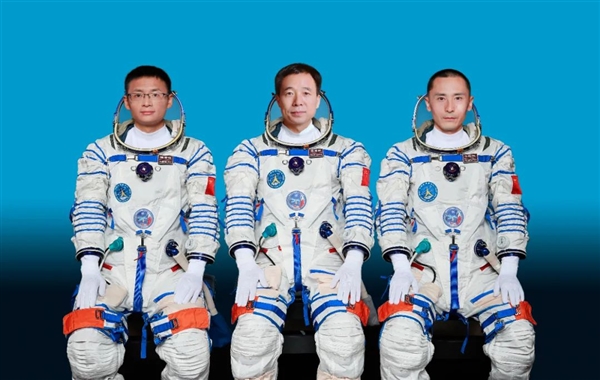 中国第一次有了戴眼镜的航天员!但是 两种情况不能戴