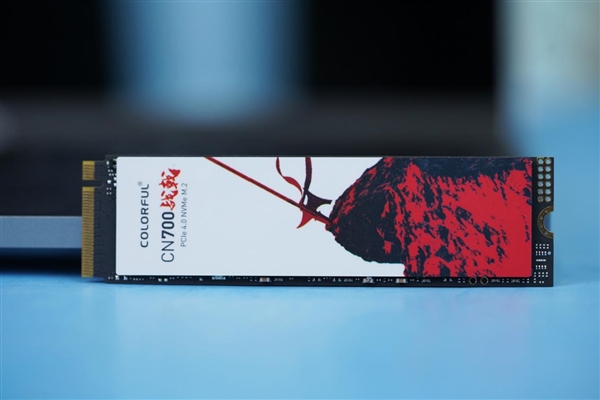 国产主控闪存、满血PCIe 4.0!七彩虹战戟CN700 1TB SSD图赏