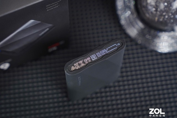三星T9移动固态硬盘上手： 2GB/s速度起飞了